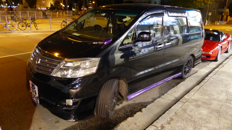 Illustration for article titled You've Never Seen Minivans 'Til You've Been To Hong Kong